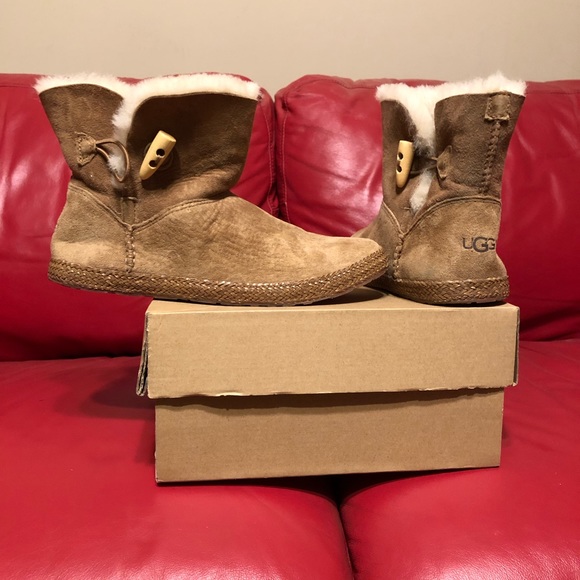 Ugg boots - Picture 1 of 2